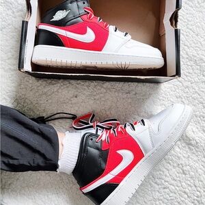 nike air jordan 1 mid